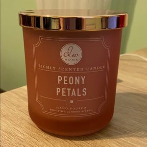 Peony Petals Scented Candle